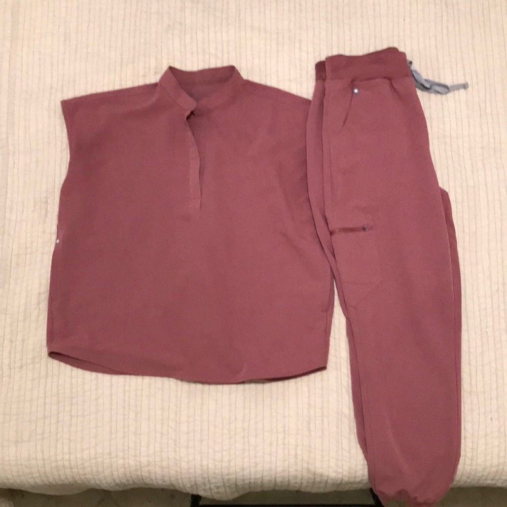 Mauve Zamora high waisted joggers and Rafaela oversized scrub top.